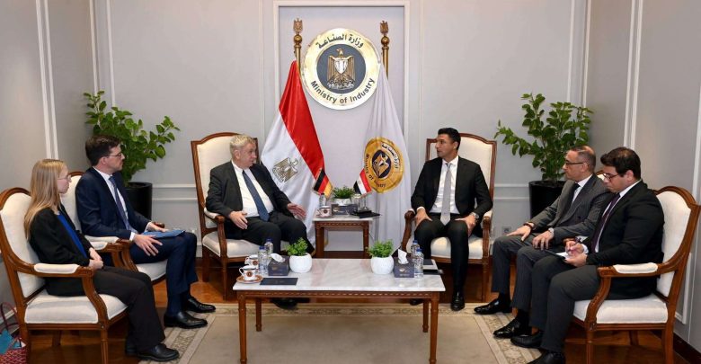 وزير الصناعة يبحث مع الشركات الألمانية خطط التوسع وتذليل العقبات للاستثمار بالسوق المصري
