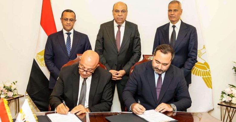 وزير الطيران المدني يشهد توقيع بروتوكول تعاون بين الشركة المصرية للمطارات وأكاديمية مصر للطيران للتدريب