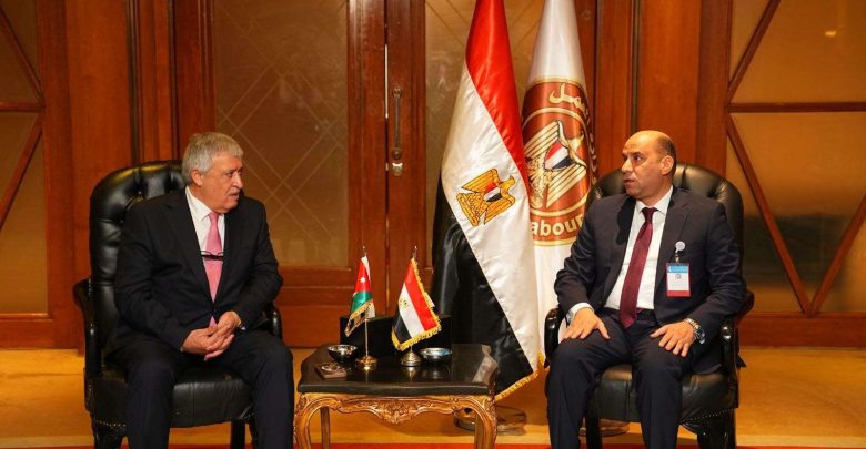 وزير العمل ونظيره الأردني يؤكدان استمرار التنسيق لحماية العمالة المصرية