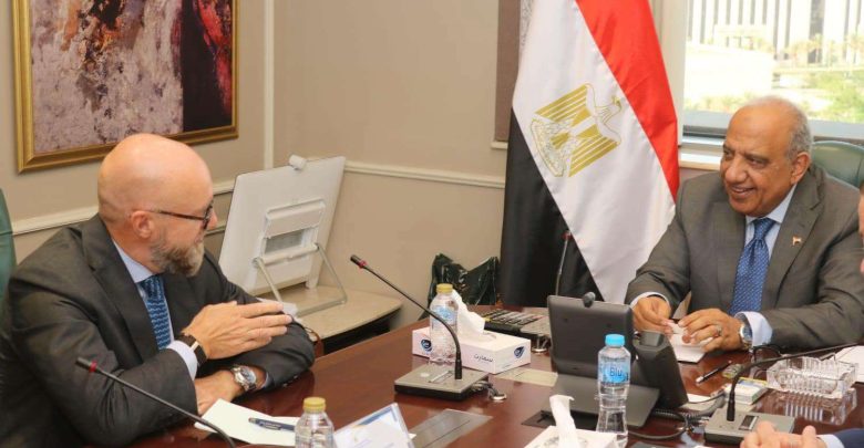 وزير الكهرباء: تعاون فني في مجالات دعم وتقوية الشبكة الموحدة مع بنك AIIB