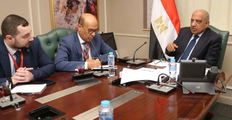 وزير الكهرباء يتابع مع "روساتوم" تطوير مجمع متكامل لتحلية مياه البحر بموقع محطة الضبعة النووية