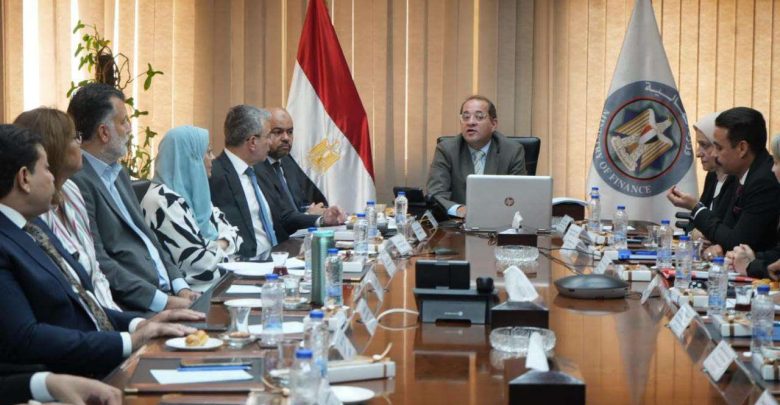 وزير المالية: جاهزون لتنفيذ مقترحات العاملين لتطوير الخدمات الضريبية والجمركية