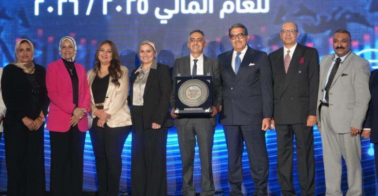 وزير المالية يكرّم موظفي الضرائب المتميزين ويؤكد مواصلة تطوير الخدمات الإلكترونية