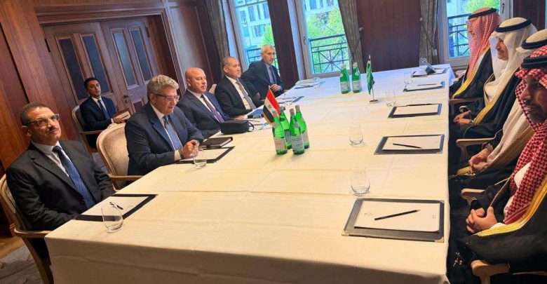 وزير النقل يبحث مع نظيره السعودي سبل تعزيز التعاون في مجالات النقل واللوجستيات والربط البحري