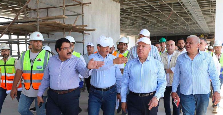 وزير النقل يتفقد مواقع العمل بالخط الأول من شبكة القطار الكهربائي