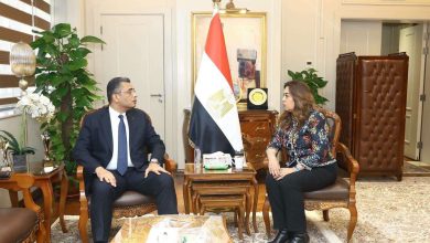 وزيرة التنمية المحلية تبحث مع محافظ البحر الأحمر آليات الحفاظ على التنمية الحضارية والسياحية