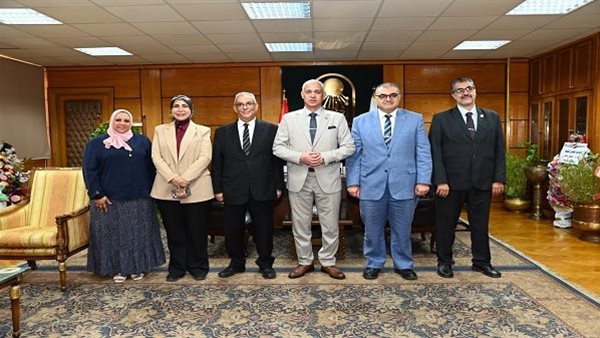 وفد المجلس الأعلى للجامعات يتابع اختبارات الدبلومات بجامعة أسيوط ويطمئن على الطلاب