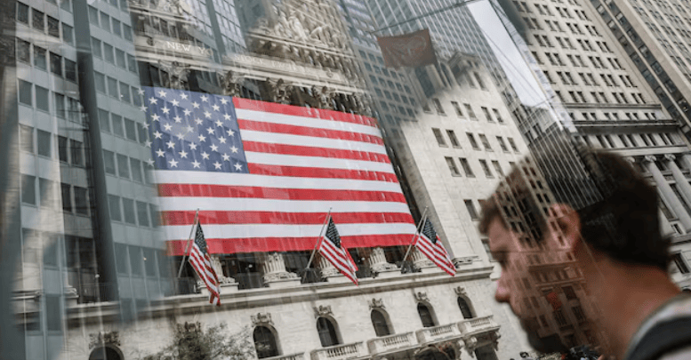 وول ستريت تستهل تعاملات الأربعاء على انخفاض مع تجاوز برنت حاجز الأـ 100 دولار
