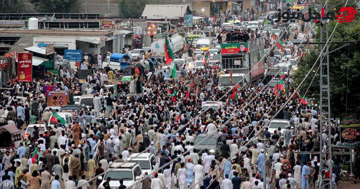 أزمة عمران خان بين الجيش والحكومة تثير تساؤلات حول مستقبل باكستان السياسي