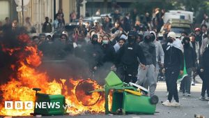 احتجاجات الطلاب في فرنسا تتوسع مع استخدام الغاز المسيل للدموع في باريس ومرسيليا