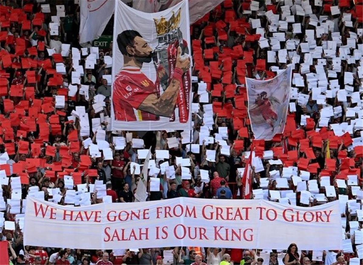 جماهير ليفربول تعبر عن عشقها لمحمد صلاح وتأثيره المميز على النادي
