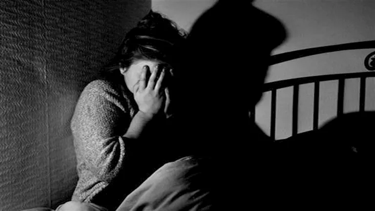 سيدة بمحافظة مصرية تحمل سفاحاً وتلقي رضيعتها في الشارع بعد 20 عاماً من الزواج وإنجاب 4 أطفال