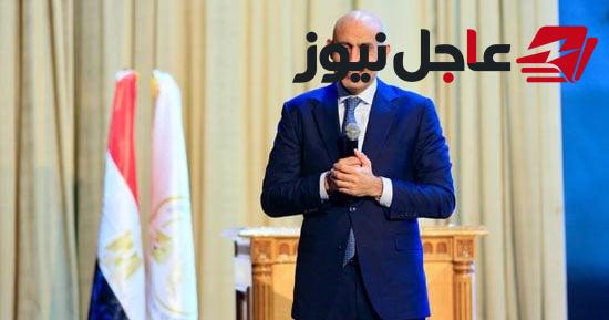وزير التعليم يؤكد ضرورة توفير برامج علاجية للطلاب غير الملمين بالقراءة والكتابة