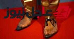 ألكسندر سكارسجارد يثير جدلًا واسعًا بإطلالة حذاء بلاستيكي دون جوارب في أحدث ظهور له