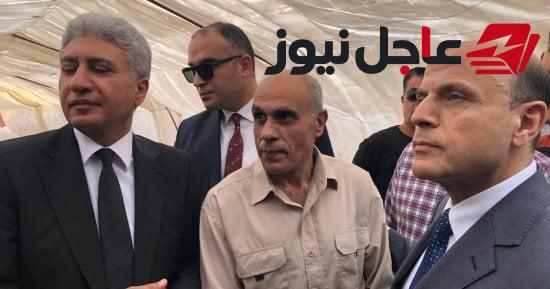 وزير السياحة يهدي مكتشف تمثال رمسيس الثاني بالغربية وزوجته رحلتي عمرة