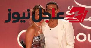 آسر ياسين يقبل زوجته على السجادة الحمراء خلال افتتاح مهرجان الجونة السينمائي