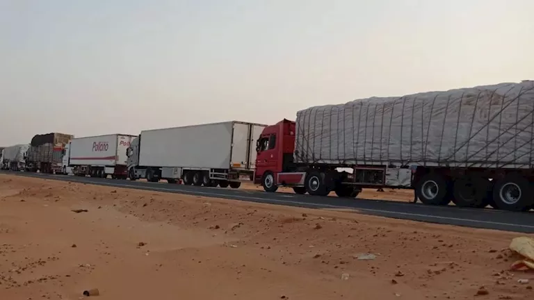 وقف مرور الشاحنات عبر ميناء قسطل إلى السودان بصورة مؤقتة
