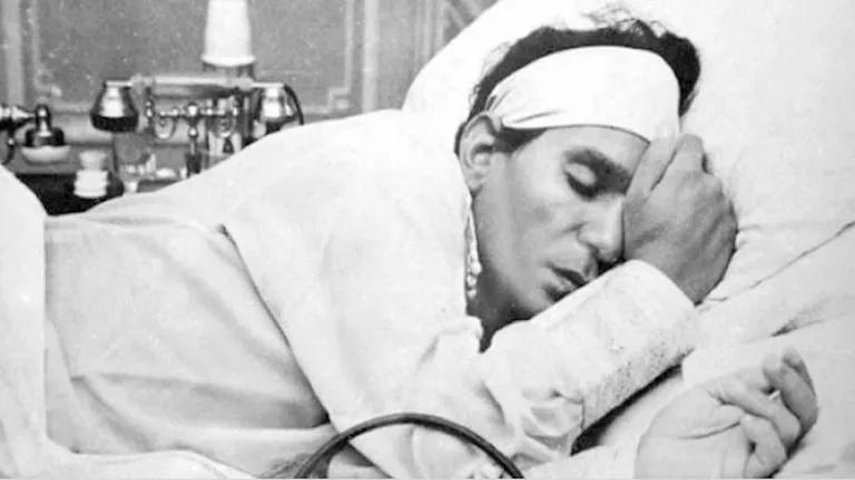 حسين كمال يكشف تفاصيل مشهد عبدالحليم حافظ بالمايوه في مسلسل أبي فوق الشجرة