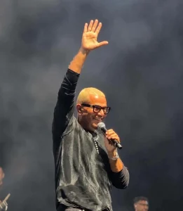 عمرو دياب يشعل حفلًا جماهيريًا كبيرًا في تركيا فيديو
