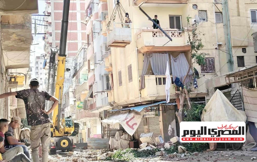 وقف فوري لإزالة العقار المائل بالإسكندرية بعد صدور جرس إنذار