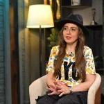 مي كساب تكشف تفاصيل اللحظات الأخيرة في حياة والدتها وتروي كيف نزلت التلاجة معها وأتمت ختمة قرآن