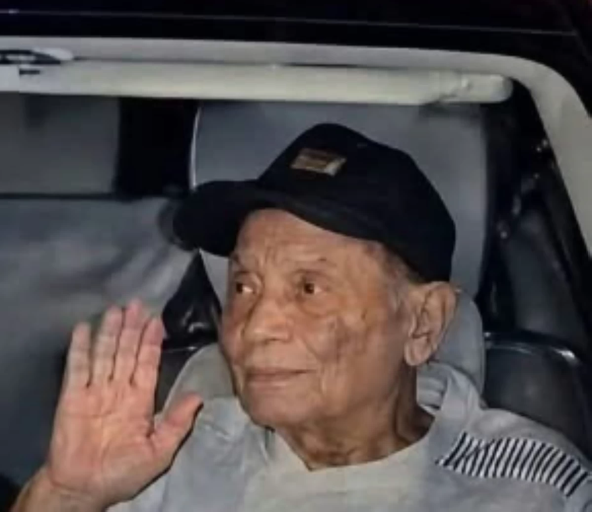 الذكاء الاصطناعي يروج صورة مفبركة لأحدث ظهور لـ عادل إمام بحسب سيناريست هندي