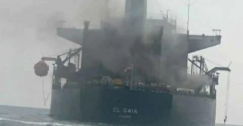 الحرس الثوري الإيراني يعلن انفجار ناقلة نفط عملاقة جراء اصطدامها بلغم بحري