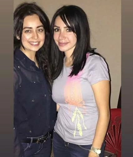 هبة مجدي توجه رسالة دعم مؤثرة لإنجي علاء خلال أزمتها الصحية وتؤكد أن الاختبارات الصعبة جزء من الحياة