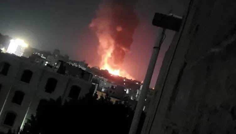 انفجارات تهز صنعاء عقب إعلان الجيش اليمني أسر 5 قيادات من الحوثي