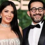أحمد حلمي يوجه رسالة خاصة لمنى زكي عبر فيلم بيعي الكنبة بعد 24 سنة زواج وما ردت عليه الفنانة