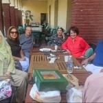 سميرة أحمد تكشف حقيقة شائعات فقدان البصر وتظهر بإطلالة جديدة في السعودية
