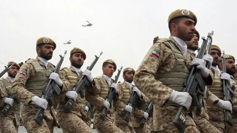 وول ستريت جورنال: إيران تلوح باجتياح دول الجوار واستهداف المنشآت النفطية ومراكز البيانات في خطوة تصعيدية