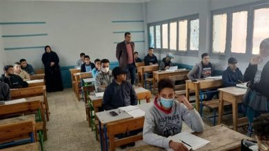 فصل طالبة عامًا كاملًا بعد الاعتداء على معلمة في السويس
