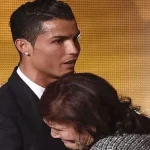 والدة رونالدو تكشف تفاصيل المكالمة معه بعد خروجه من معسكر منتخب البرتغال