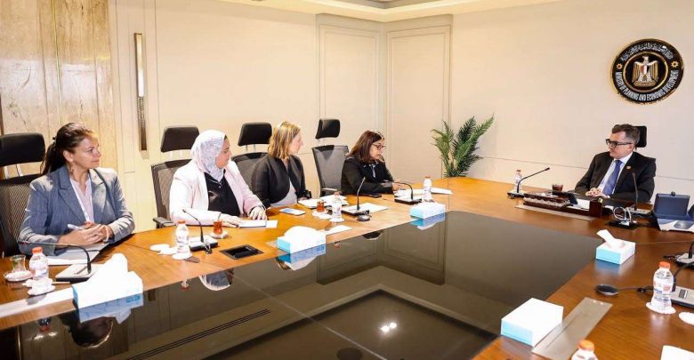 وزير التخطيط يبحث مع البنك الدولي رفع مساهمة قطاع التعدين بالناتج المحلي الإجمالي.. تفاصيل