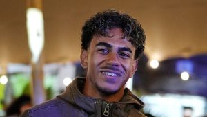 يامال يتألق في الملاعب ويبدأ مشواره في تصميم الأزياء